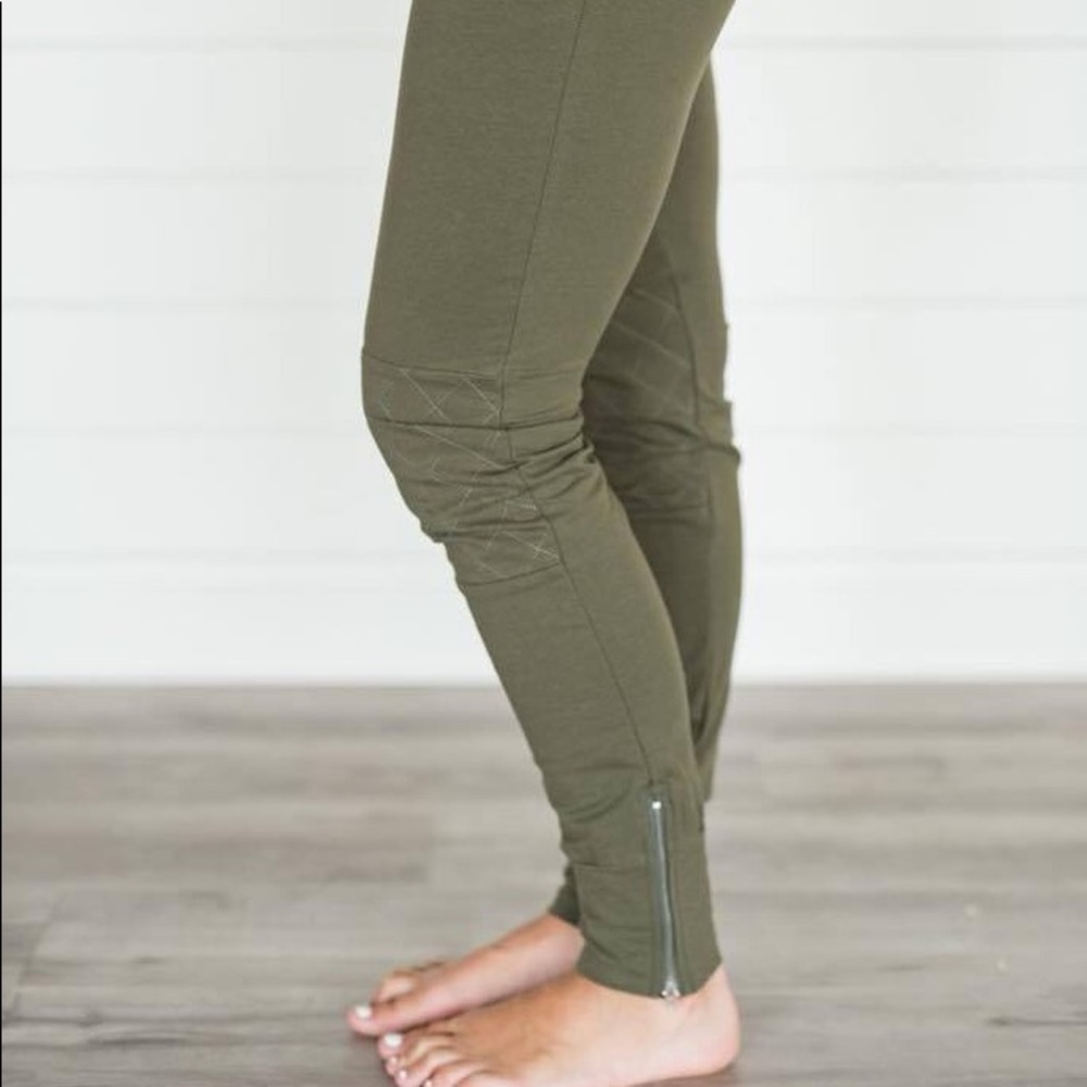 Ampersand Ave Motto Joggers